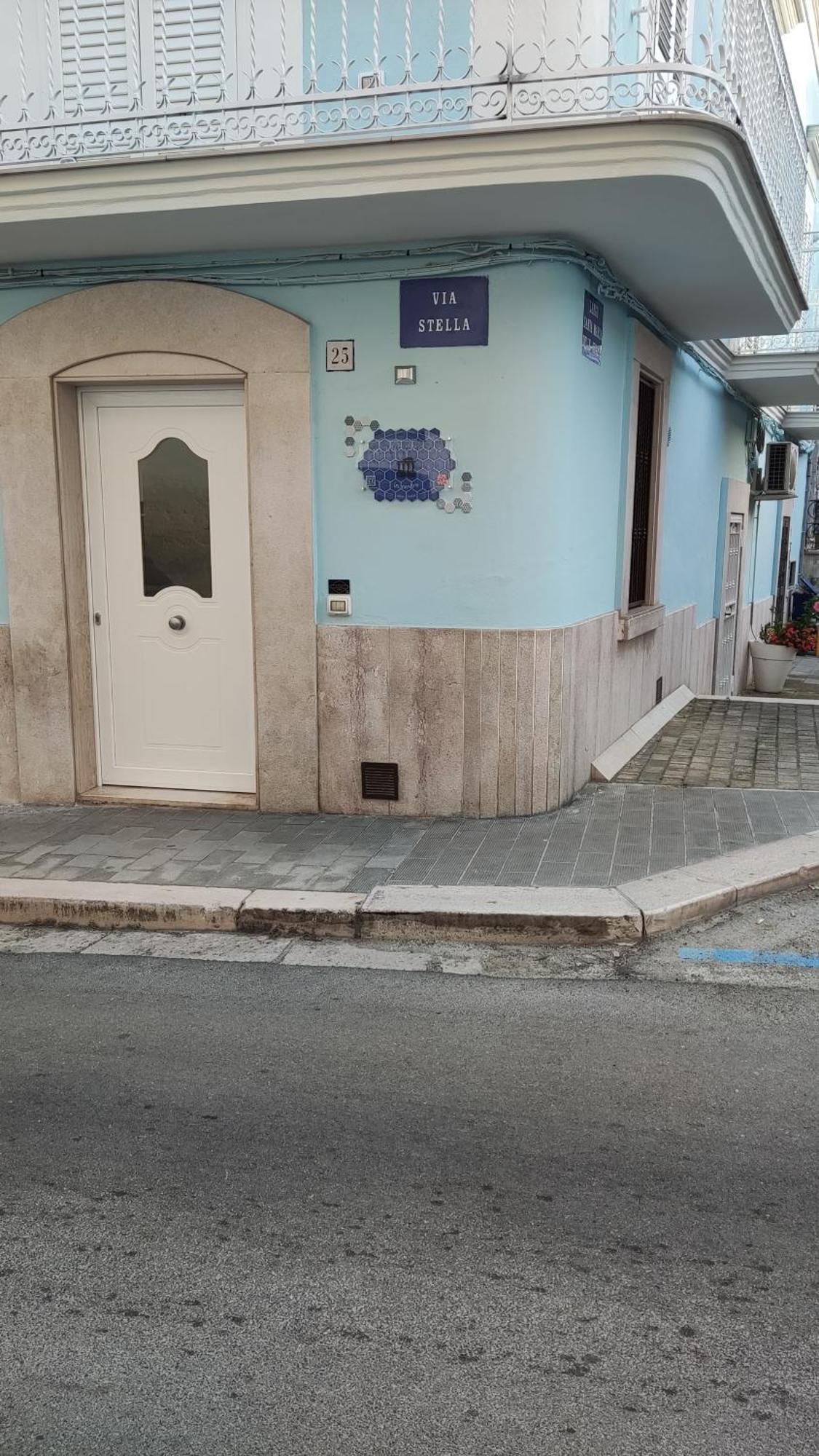 Domus Elegans In Centro Villa Manfredonia Exterior photo